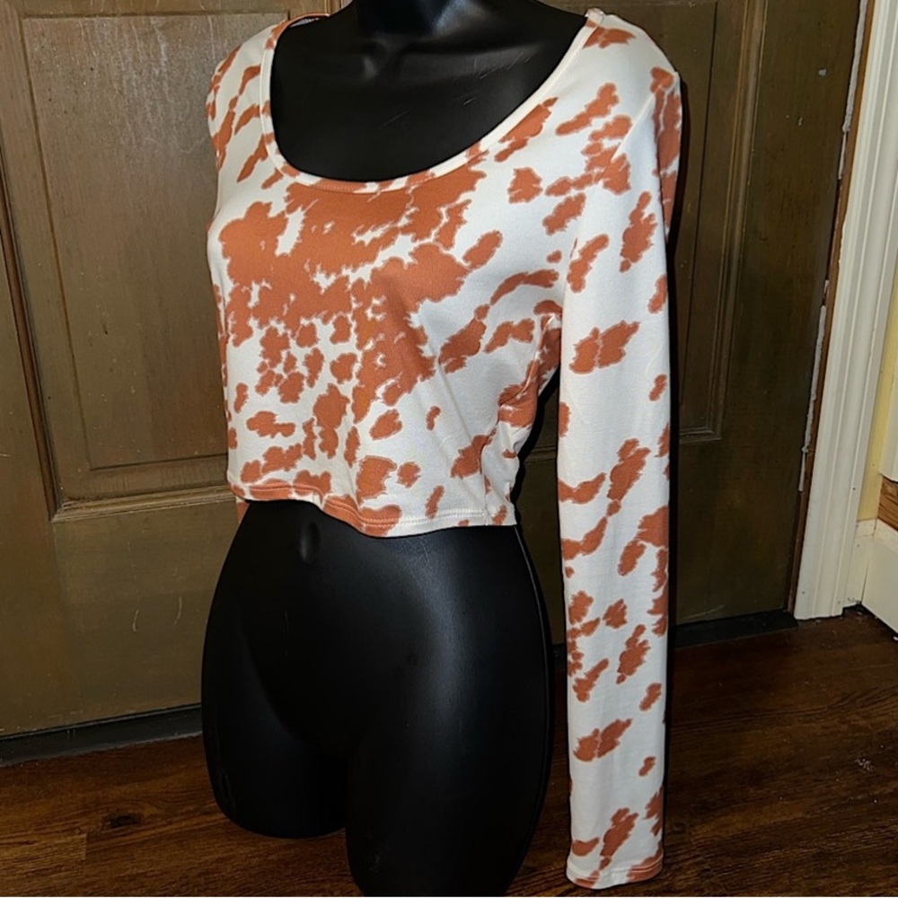 ⭐️Peach Love California White Orange/ Tan Cow Print Long Sleeve Crop Top Size S - Picture 3 of 11